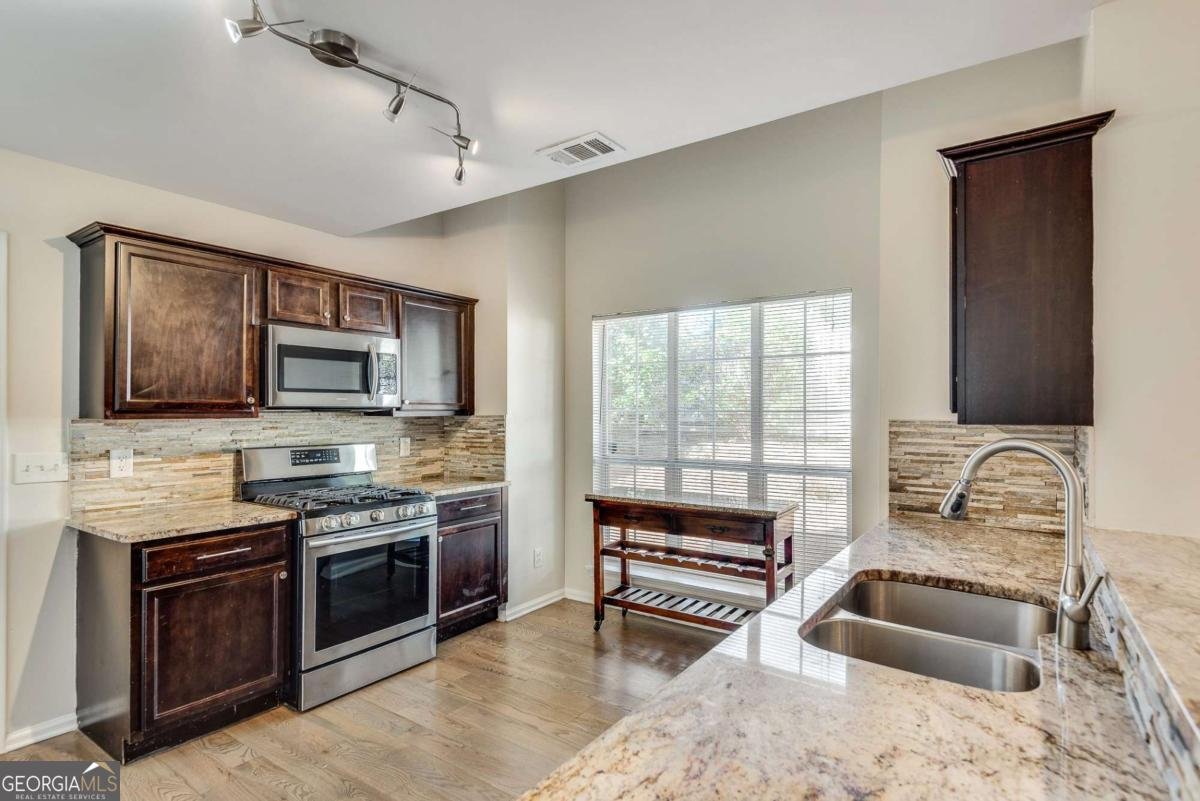 5557 BRIDGE POINTE Drive Alpharetta - 9