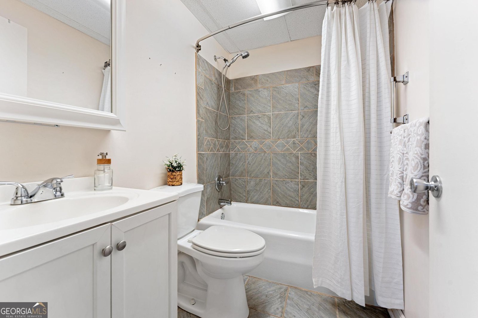 387 Chateau Drive Lavonia - 33