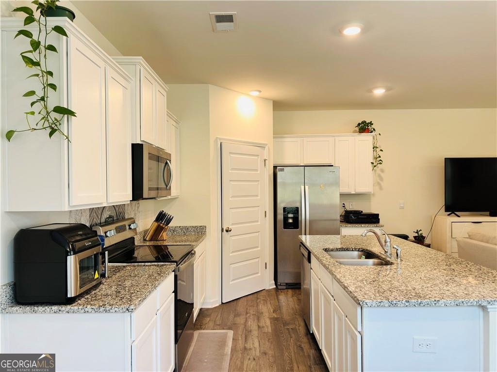 404 SHASTA Court Hoschton - 14