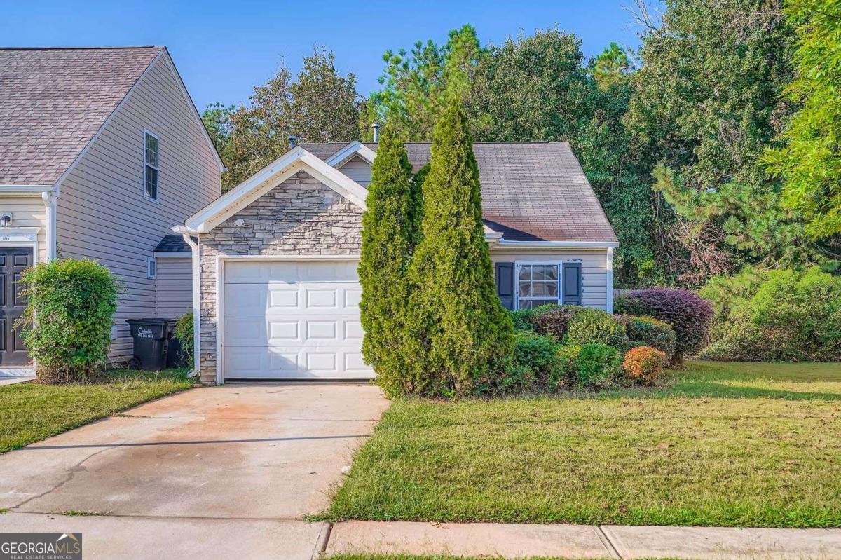 1025 Lakeside Circle Covington - 1
