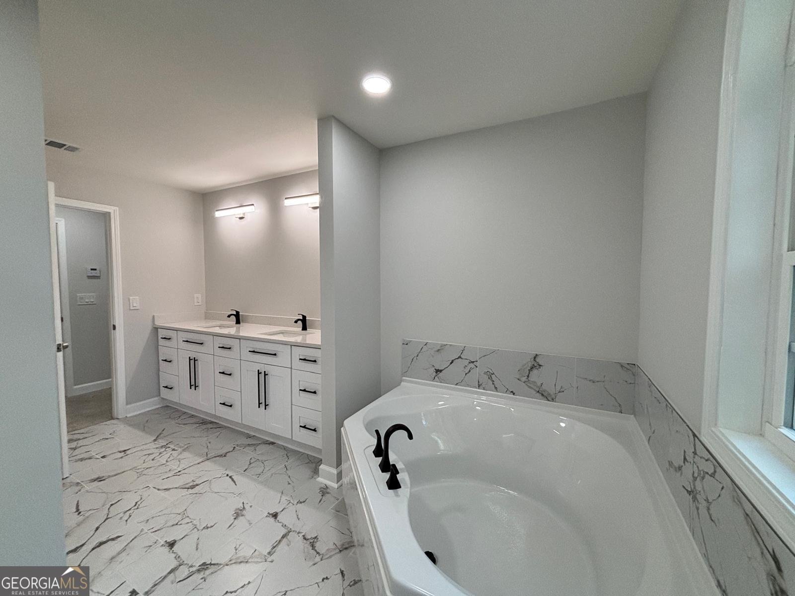 2122 Graystone Parkway Grayson - 23