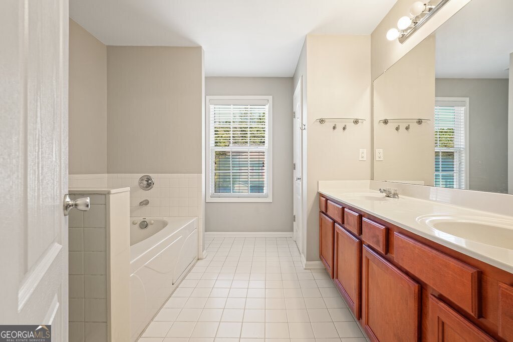 125 Spring Way Square Canton - 25