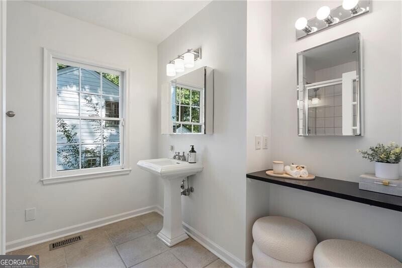 640 Hillpine Drive Atlanta - 23
