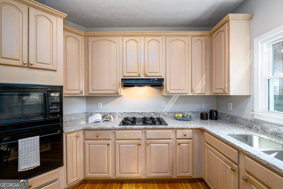 724 Eastwood Rise Stone Mountain - 17