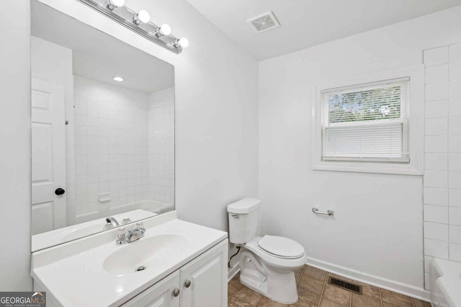 2649 Blount Street East Point - 4