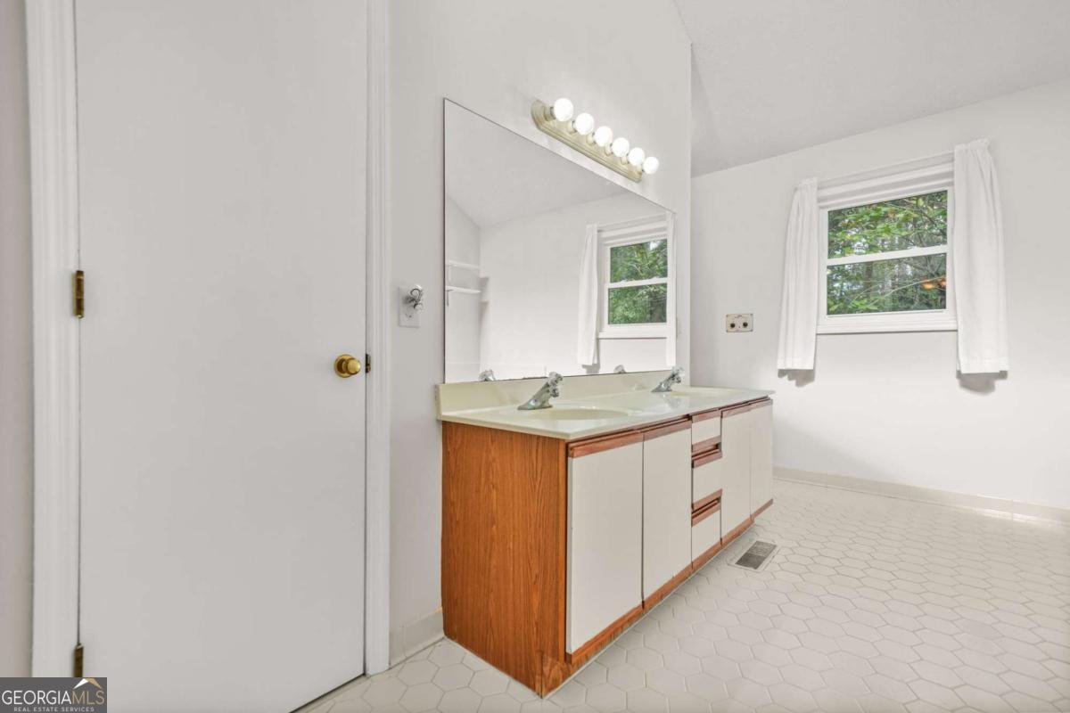 559 Farmbrook Trail Kennesaw - 1