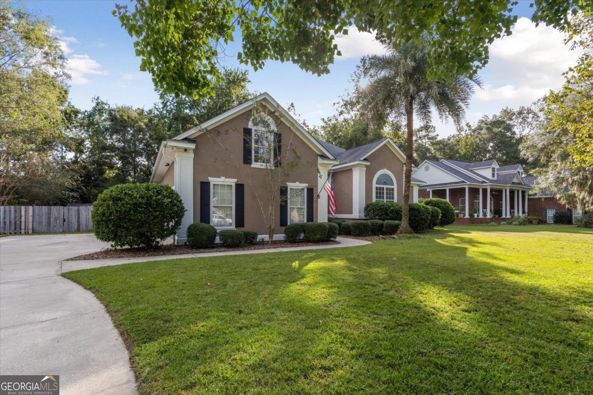 39 Maxwell Court Richmond Hill - 2