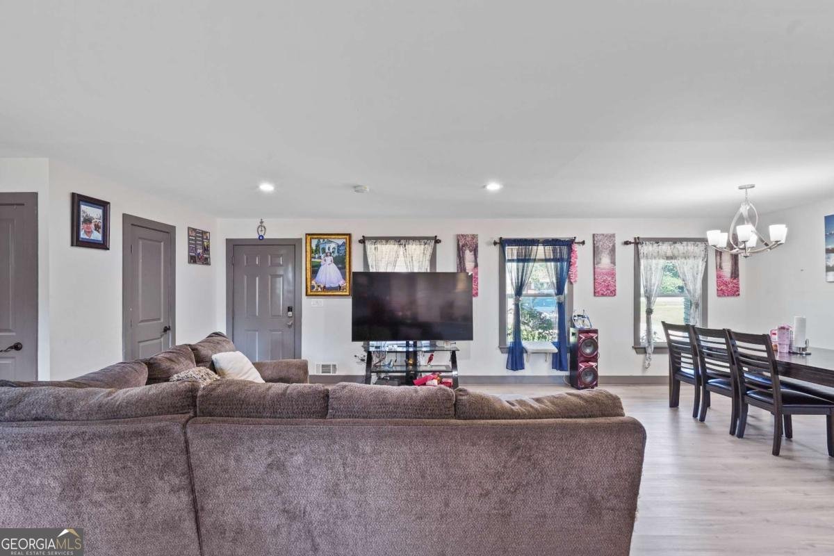 4452 Burns Road Lilburn - 10