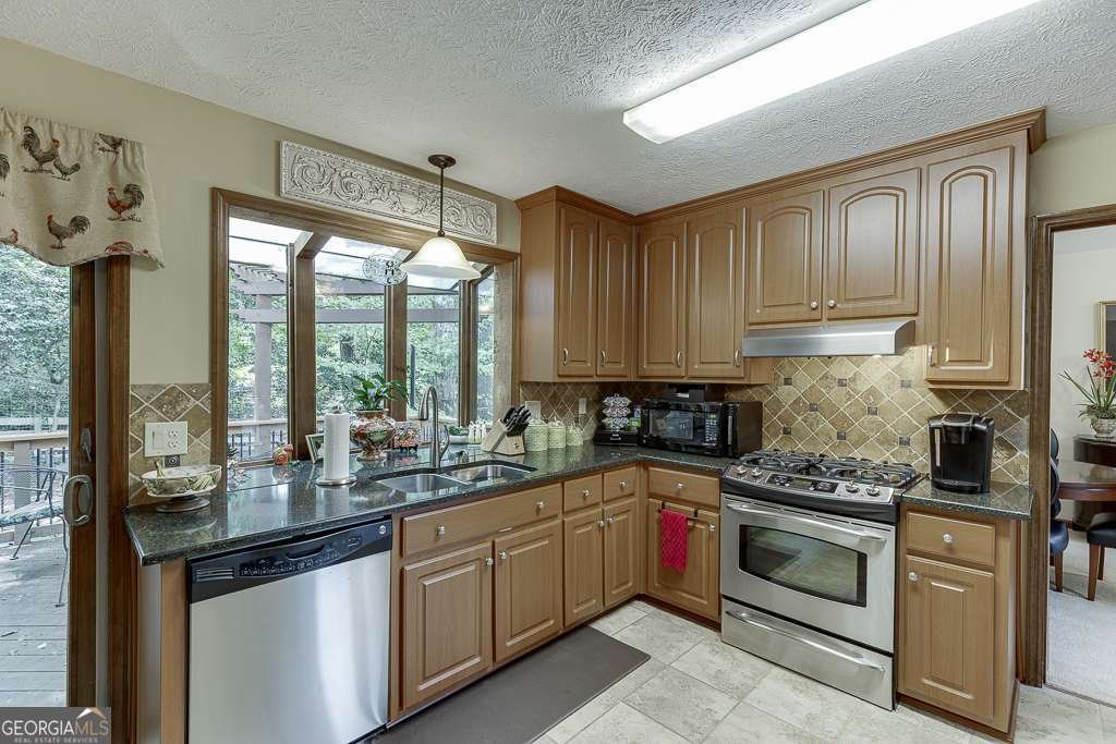 1042 Cedar Forest Court Stone Mountain - 16