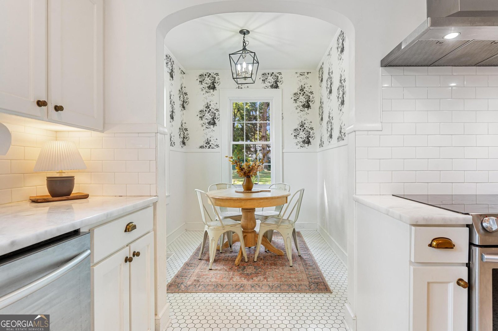 640 Howell Street Hartwell - 23