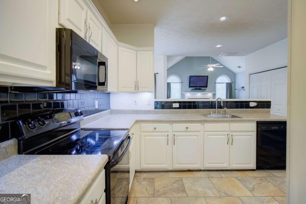 6835 Tell Road Fairburn - 13