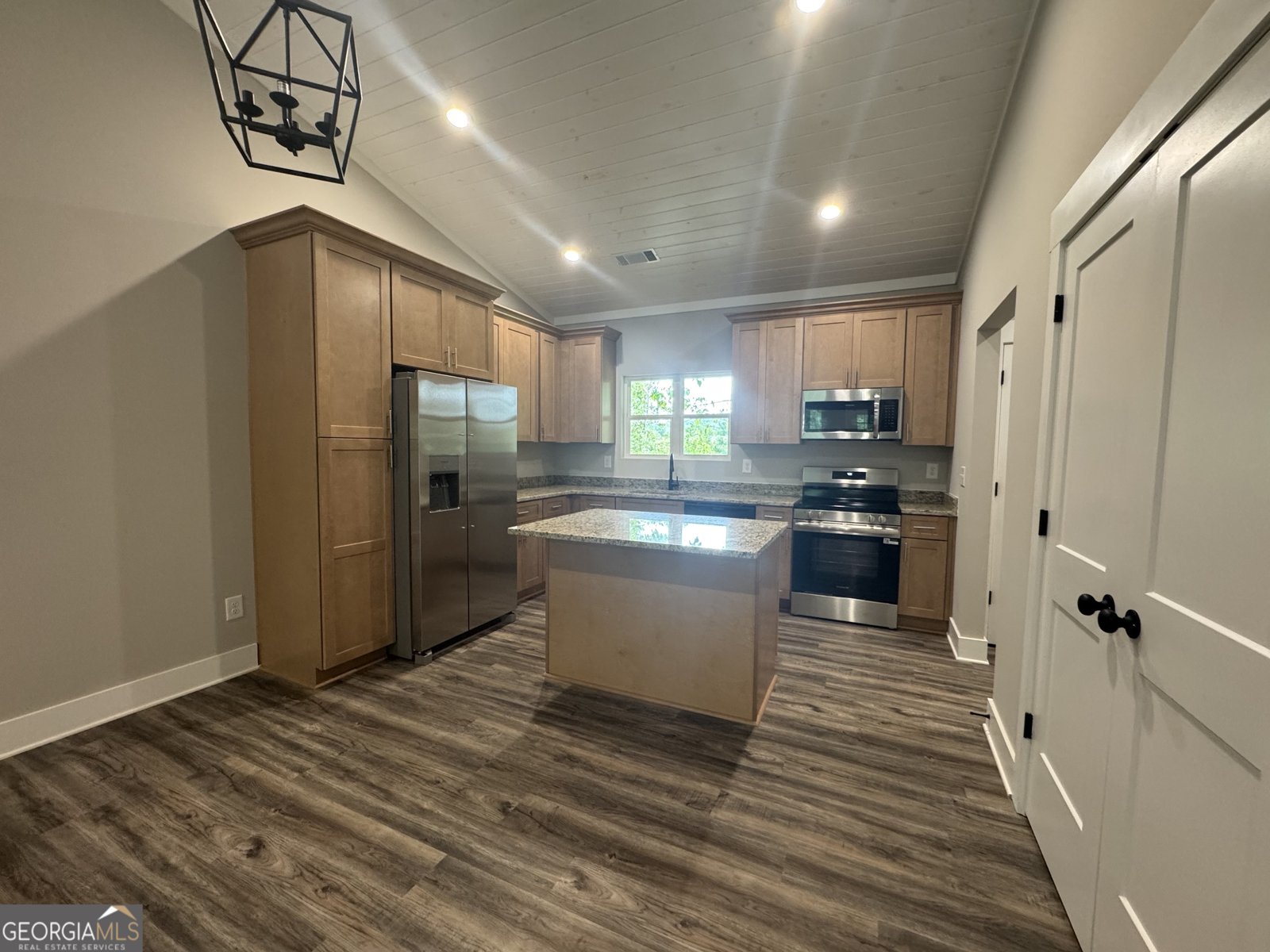 707 Hudson Terrace Royston - 2