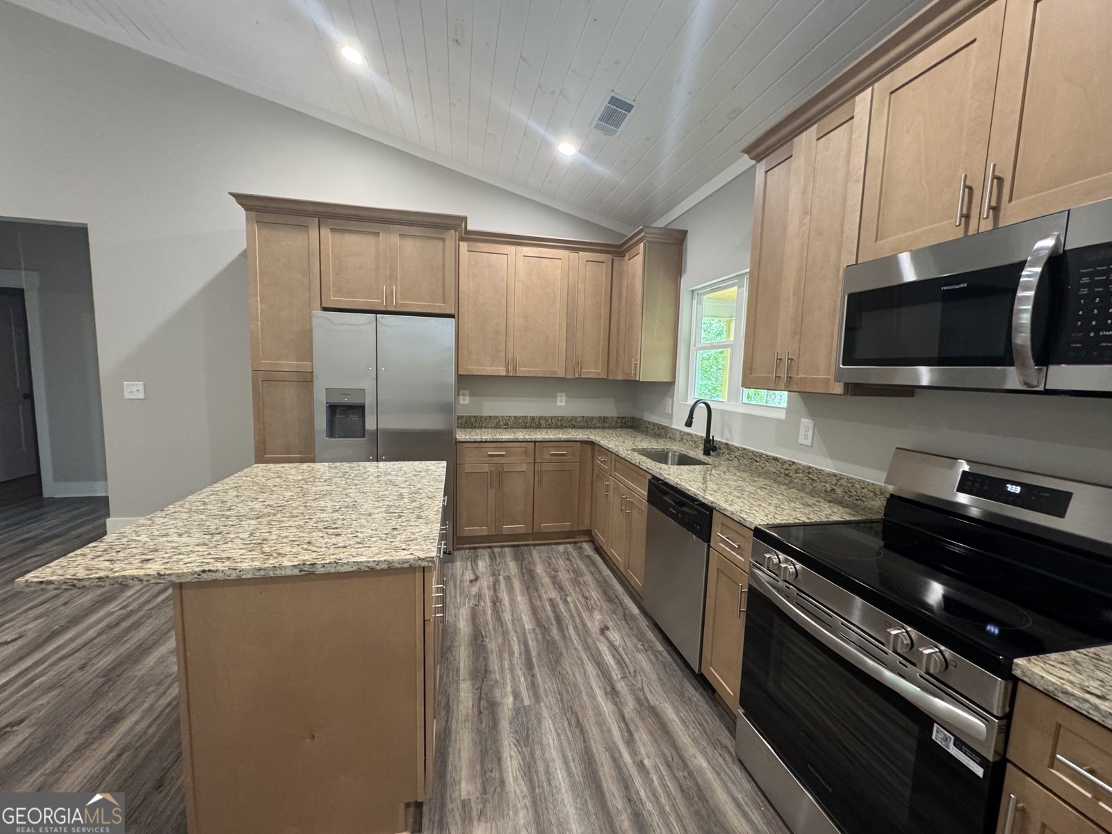 707 Hudson Terrace Royston - 3
