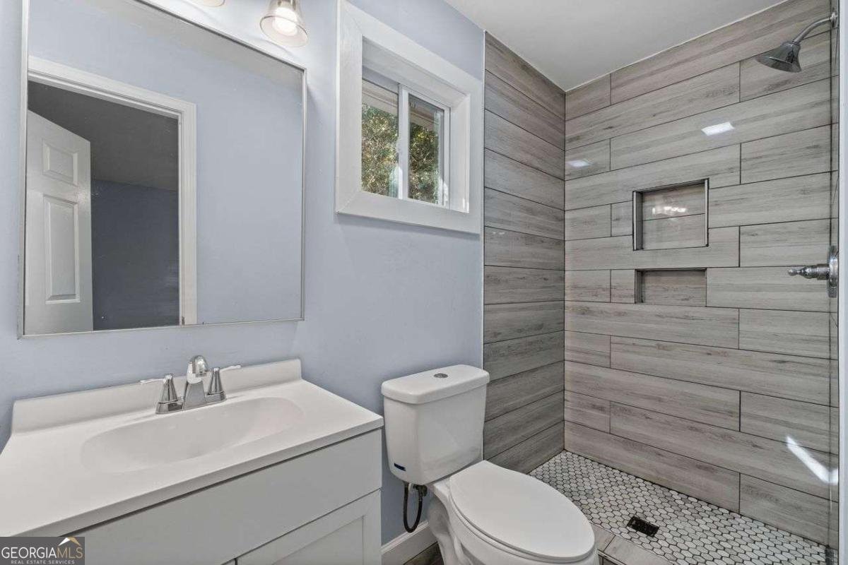 672 MEADOWBROOK Drive Winder - 24