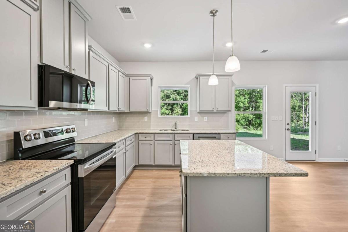 435 Lanier Circle Woodstock - 11