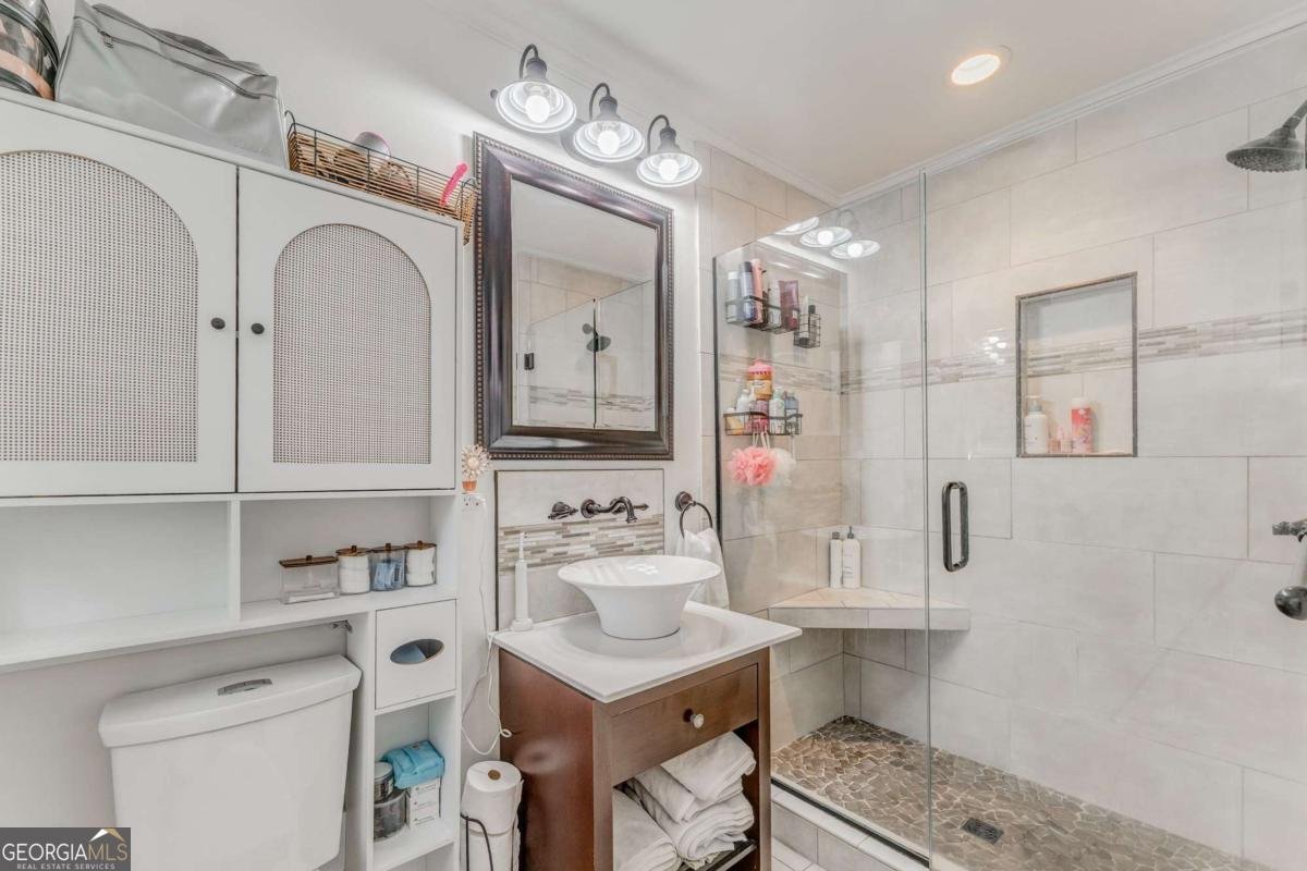 212 Sherwood Drive Calhoun - 23