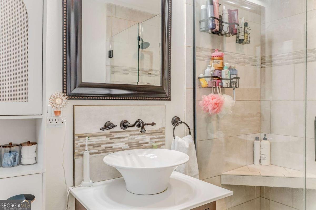 212 Sherwood Drive Calhoun - 24