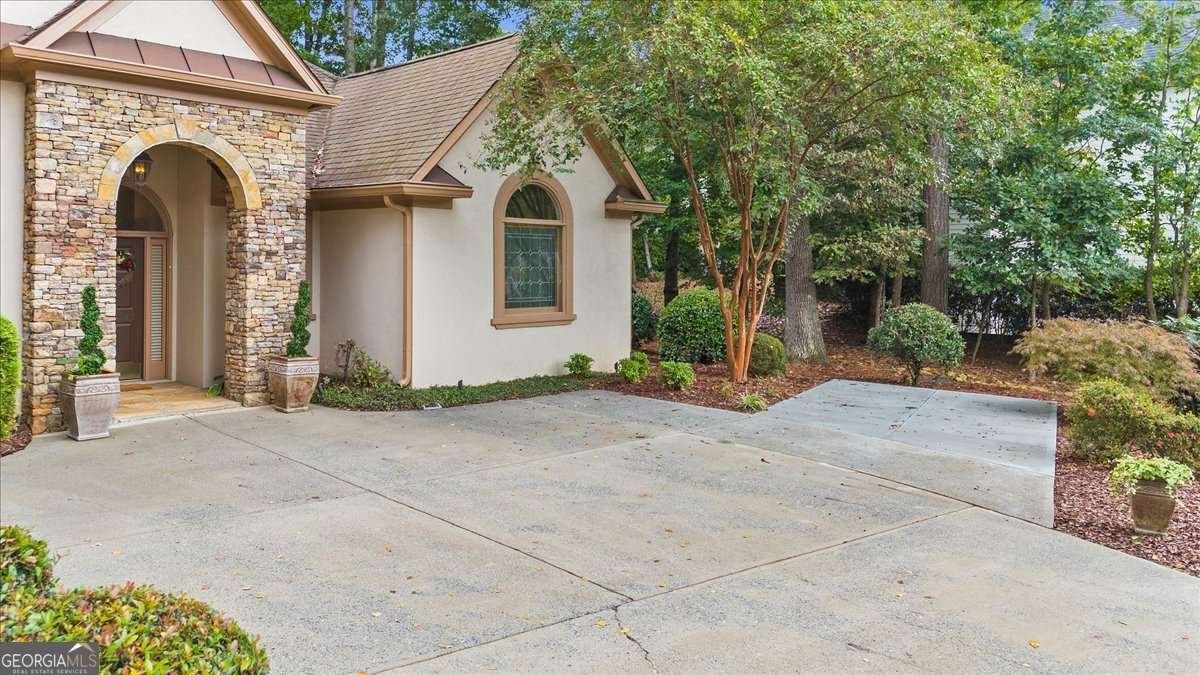 4020 Bridle Ridge Drive Suwanee - 38