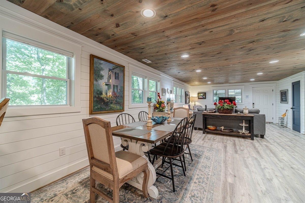 15668 Highway 197 Clarkesville - 17