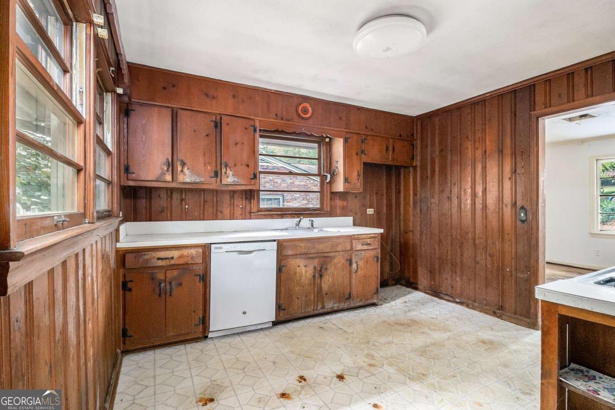 1880 Wellbourne Drive Atlanta - 9