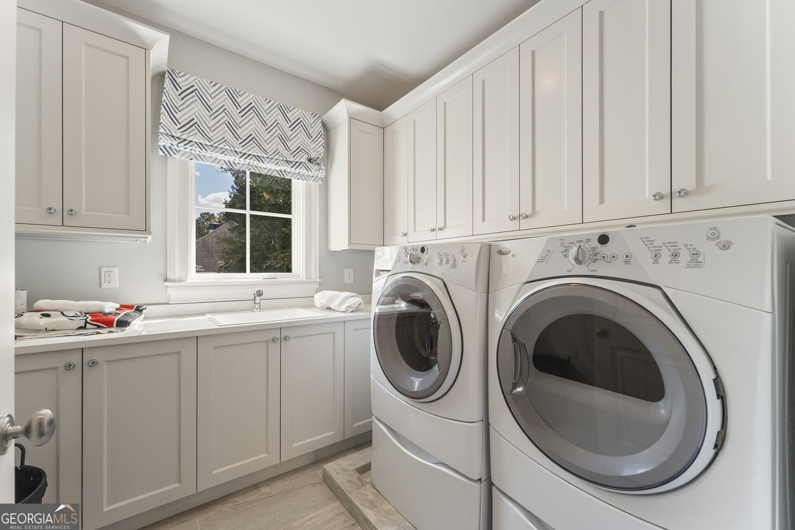 89 Blackland Road Atlanta - 27