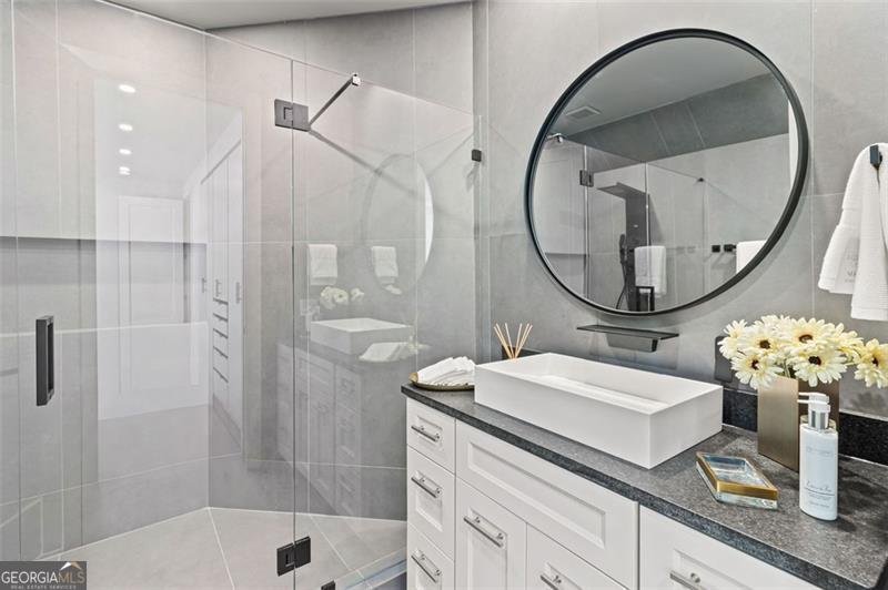 8610 SENTINAE CHASE Drive Roswell - 24
