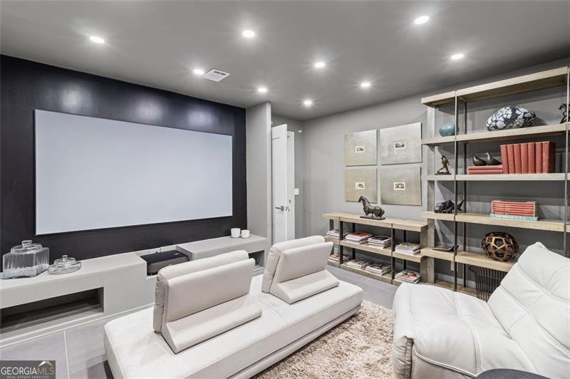 8610 SENTINAE CHASE Drive Roswell - 44