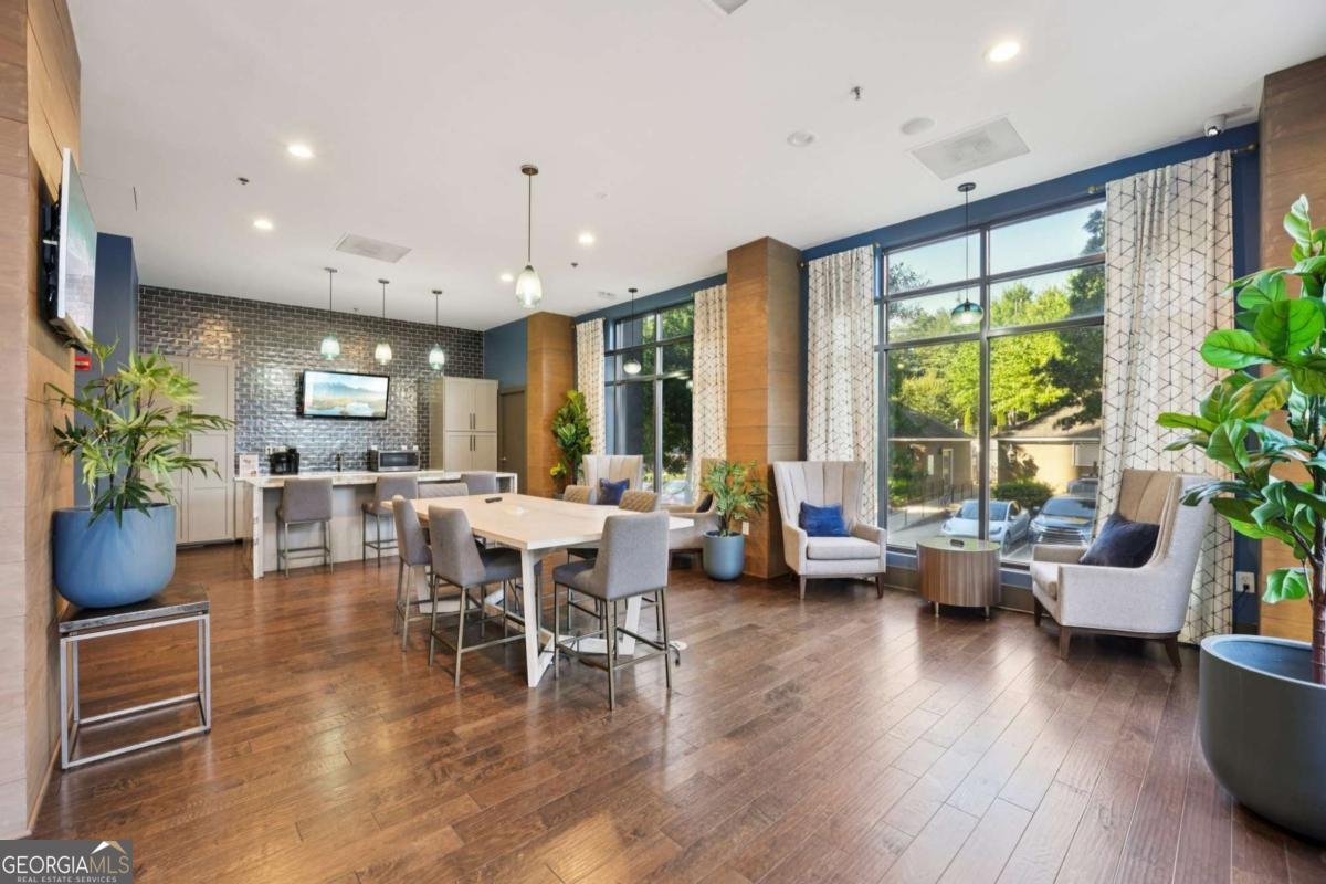 799 Hammond Drive Atlanta - 19