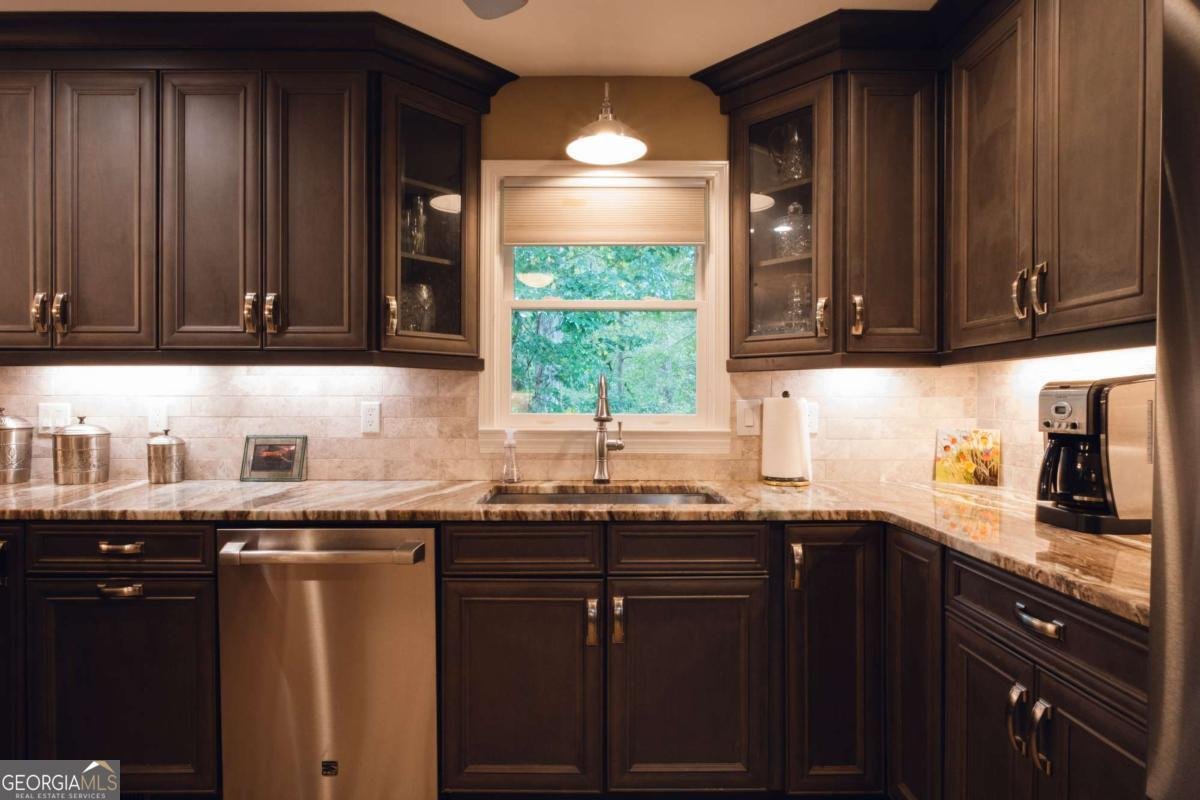 1552 Catherine Court Suwanee - 18