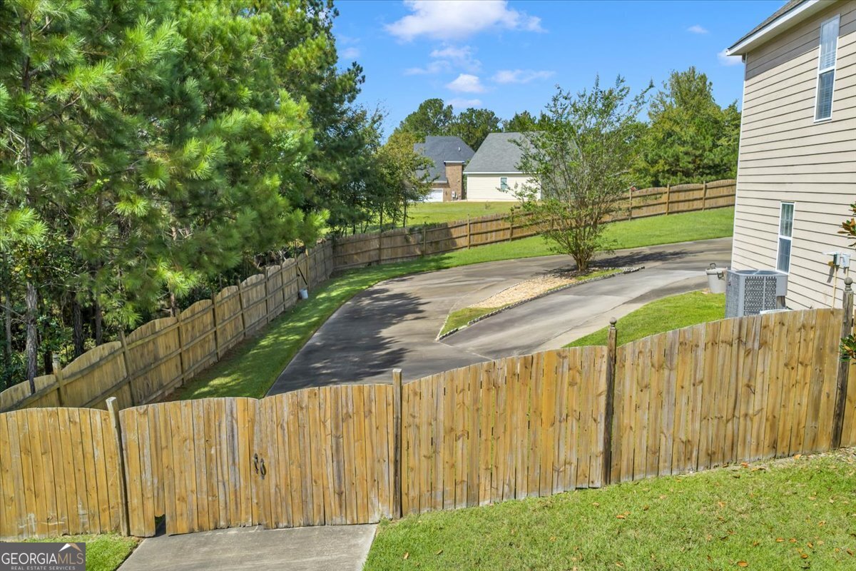 605 Dodds Walk Macon - 63