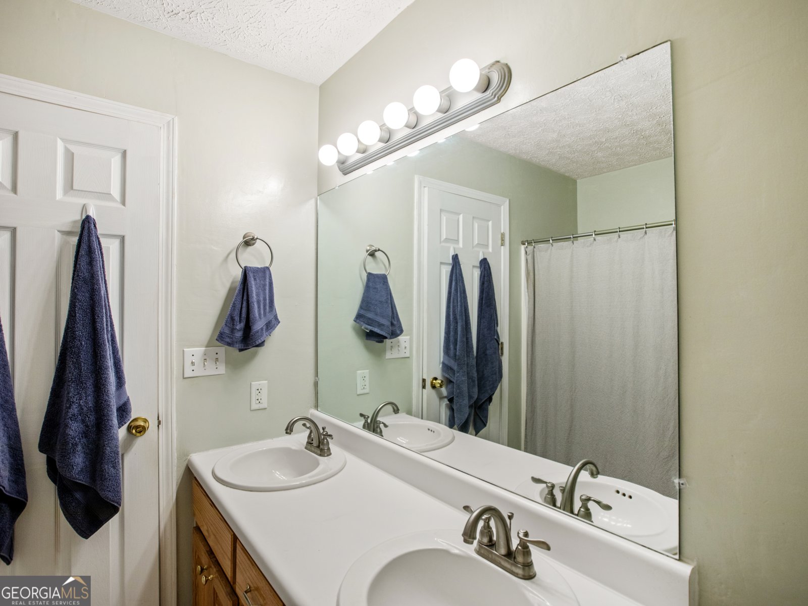 131 Robinhood Drive Cleveland - 19