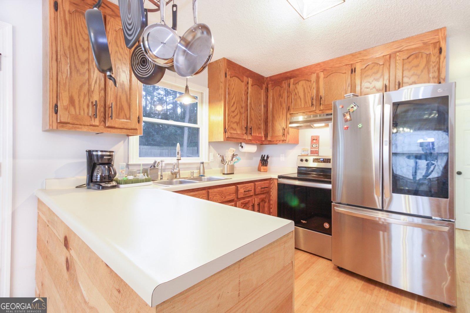 481 Bedford Drive Hull - 10