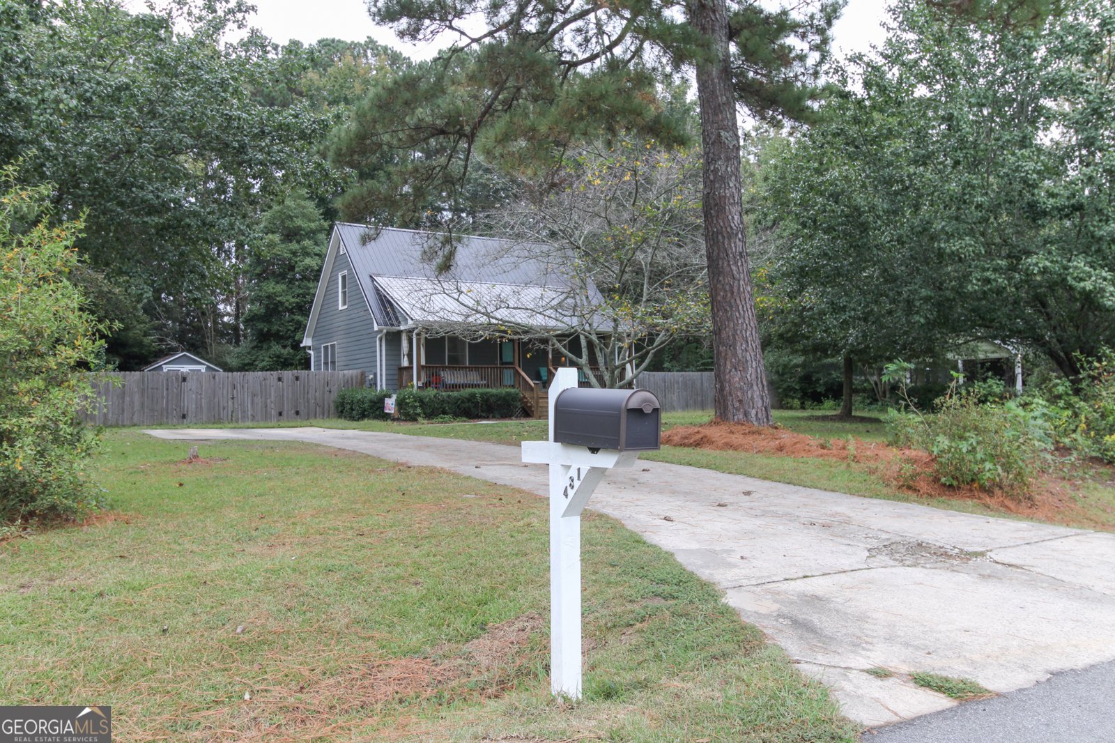 481 Bedford Drive Hull - 4