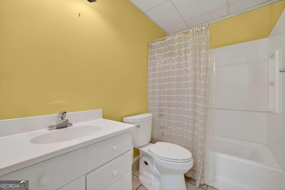 5631 Shamrock Lane Douglasville - 33