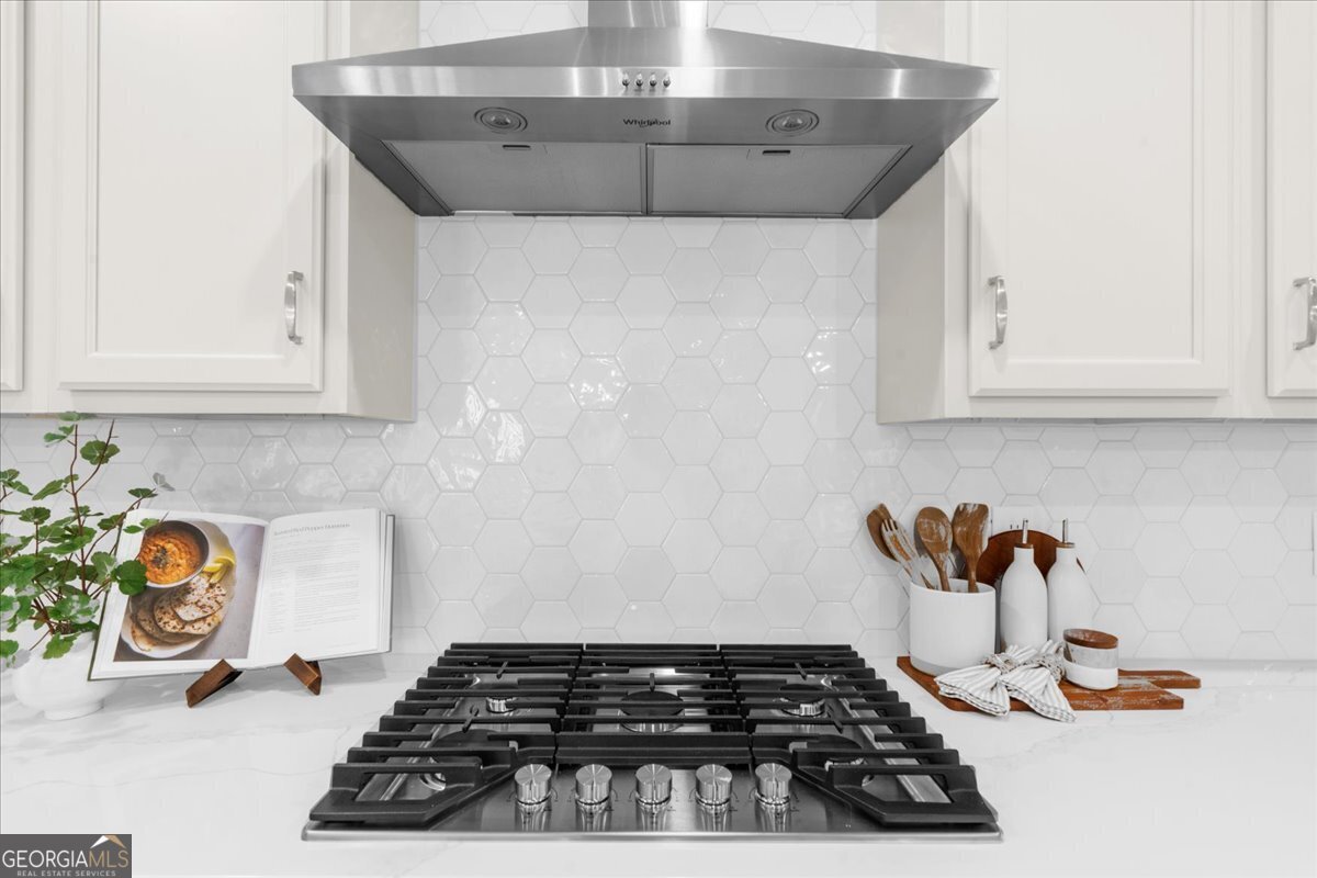 8610 Standing Stone Ball Ground - 18