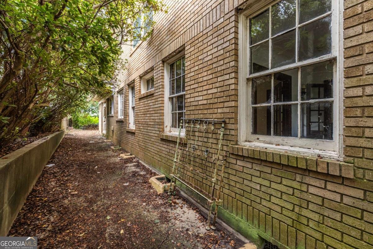 566 Clifton Road Atlanta - 34