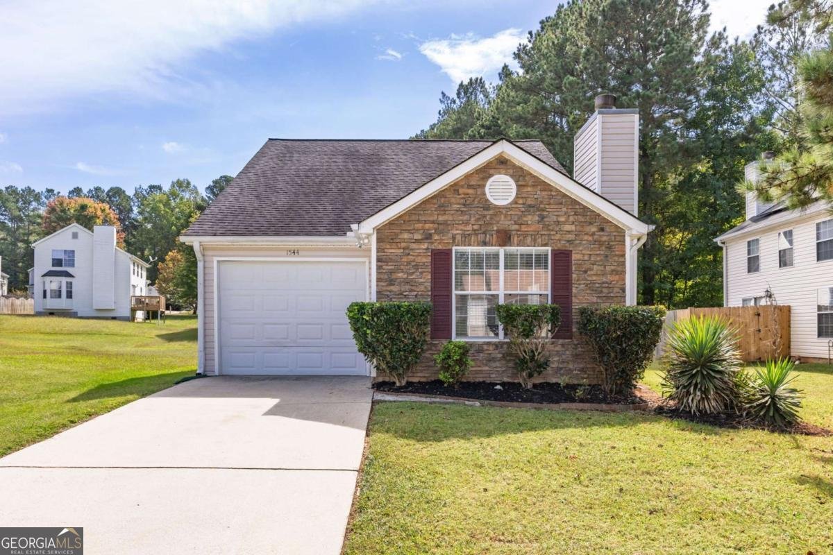 1544 Wembley Drive Douglasville - 1