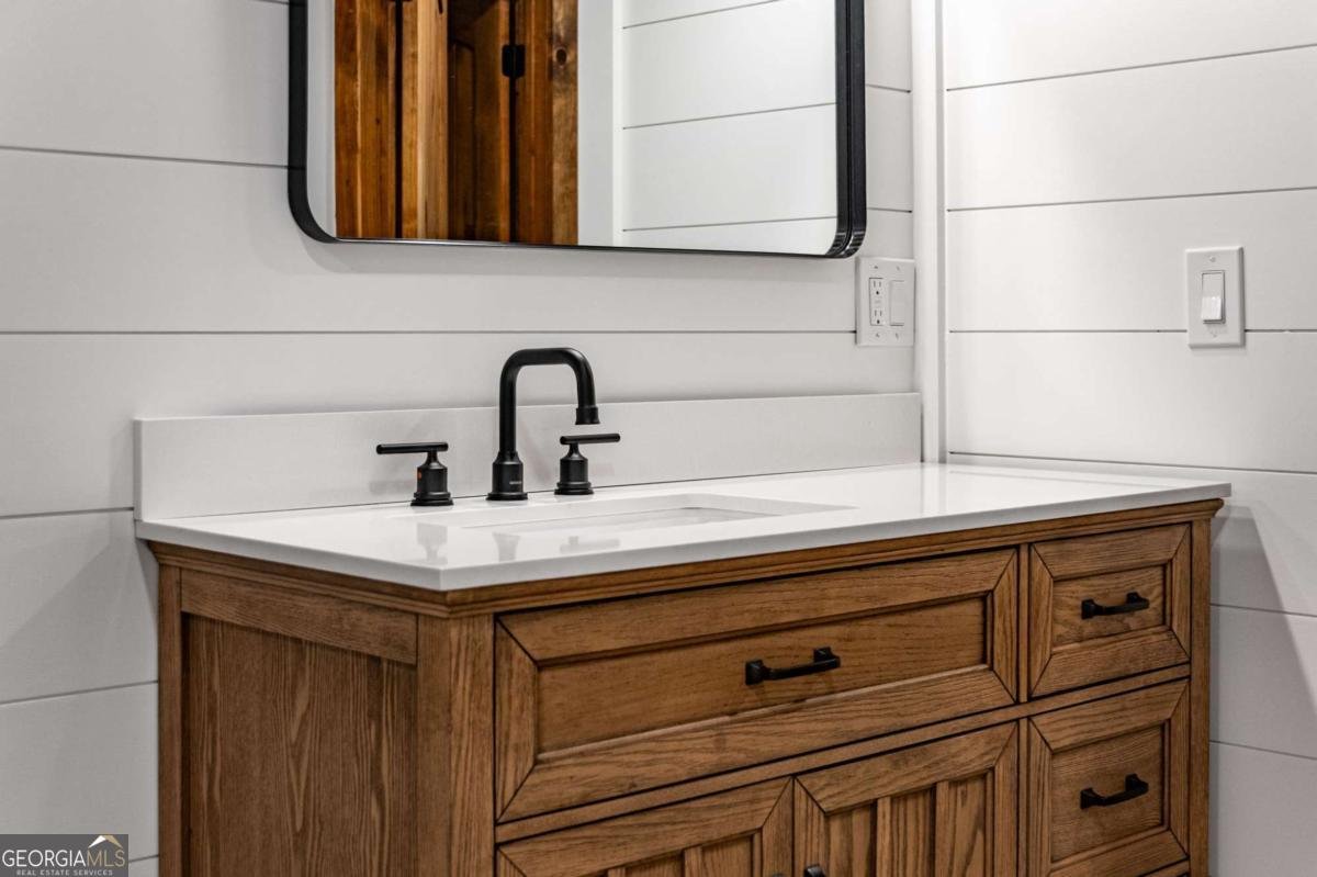 4097 Mobile Road Mccaysville - 37