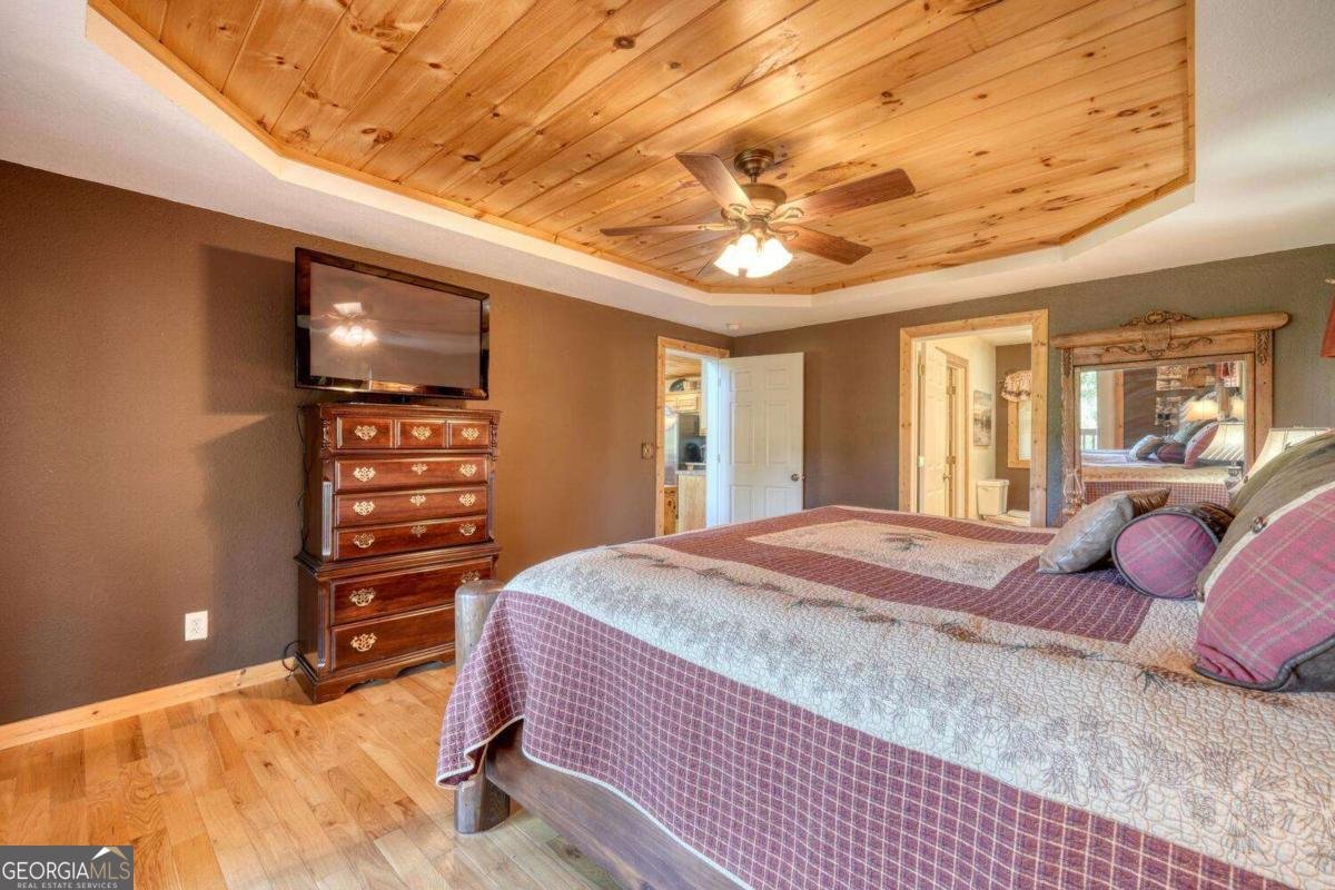 5702 Valley View Drive Hiawassee - 23