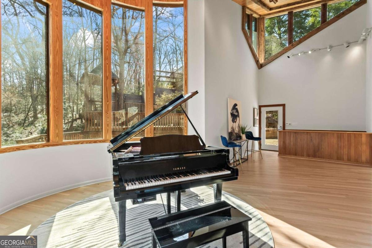 120 Laurel Drive Atlanta - 1
