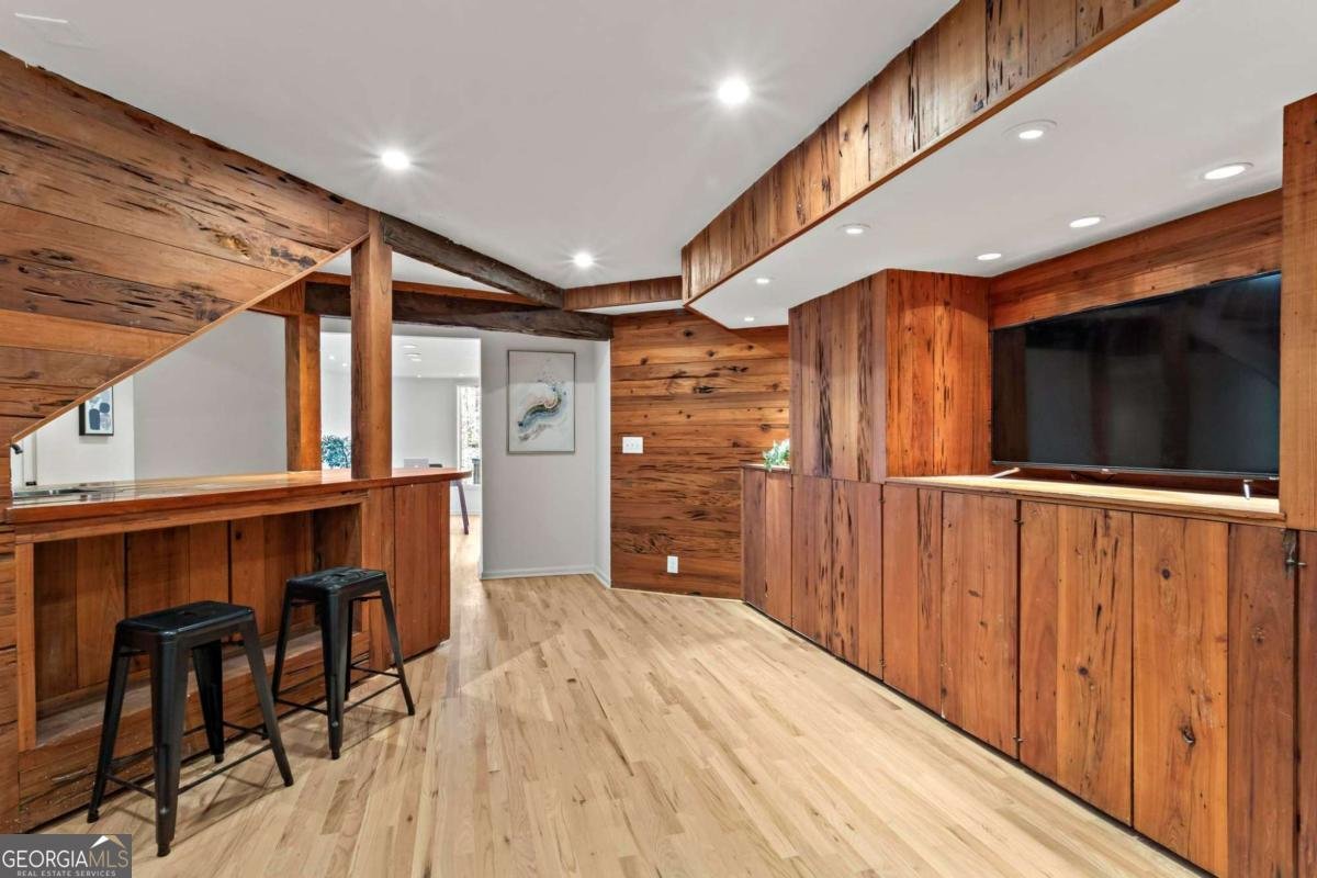120 Laurel Drive Atlanta - 35