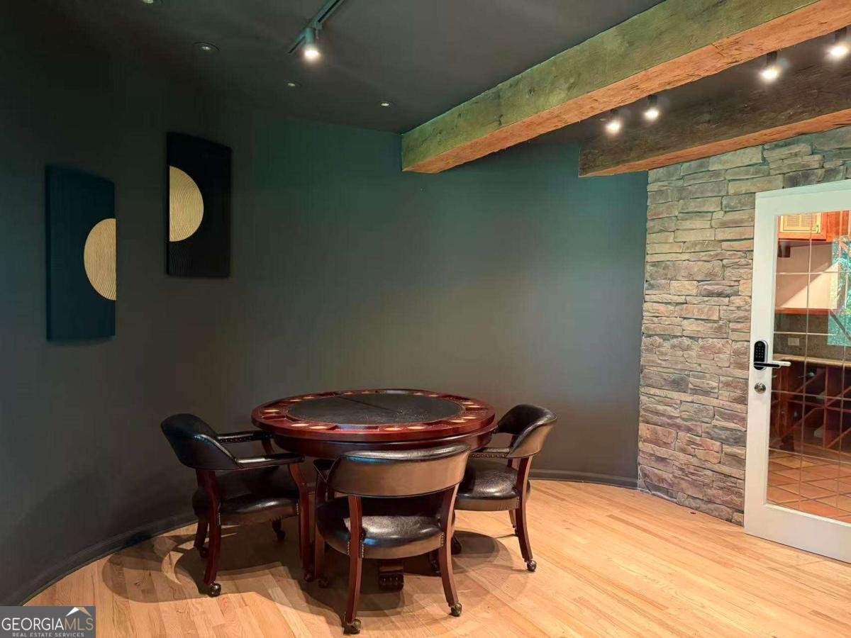 120 Laurel Drive Atlanta - 40