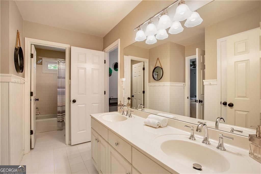 150 Flowing Spring Trail Roswell - 33