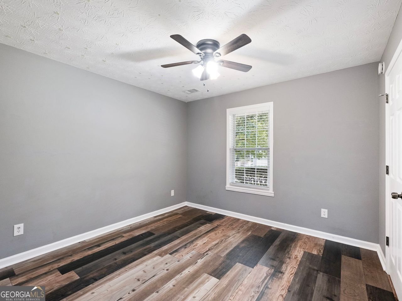 305 CROSSWALK Drive Auburn - 23
