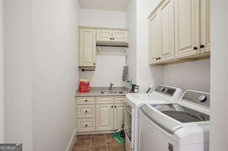 525 FOREST HILLS Drive Atlanta - 23