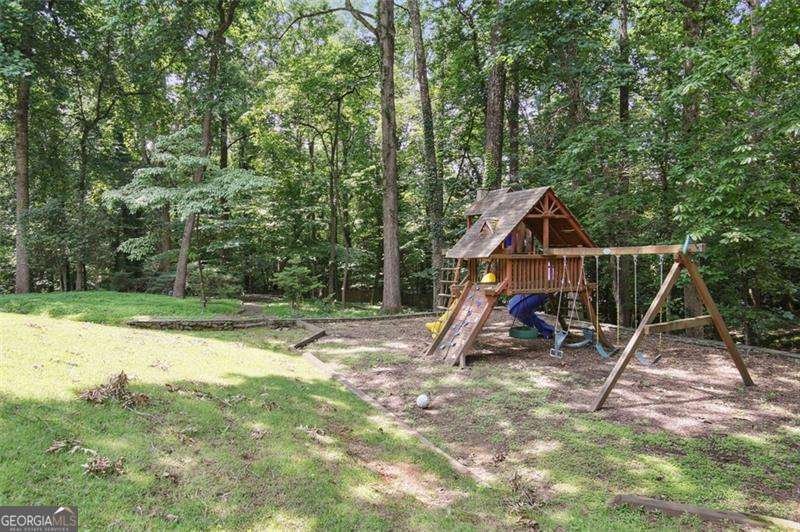 525 FOREST HILLS Drive Atlanta - 39
