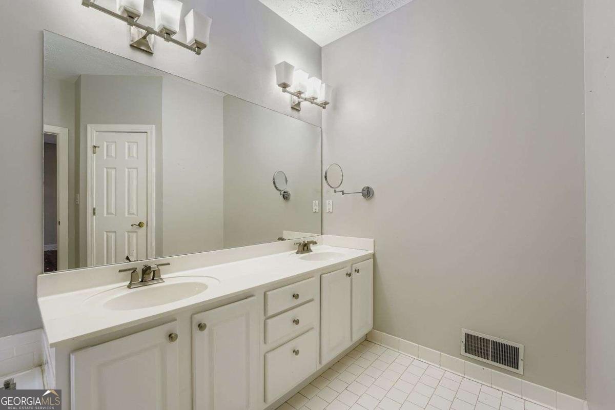 2050 Elm Tree Terrace Buford - 16