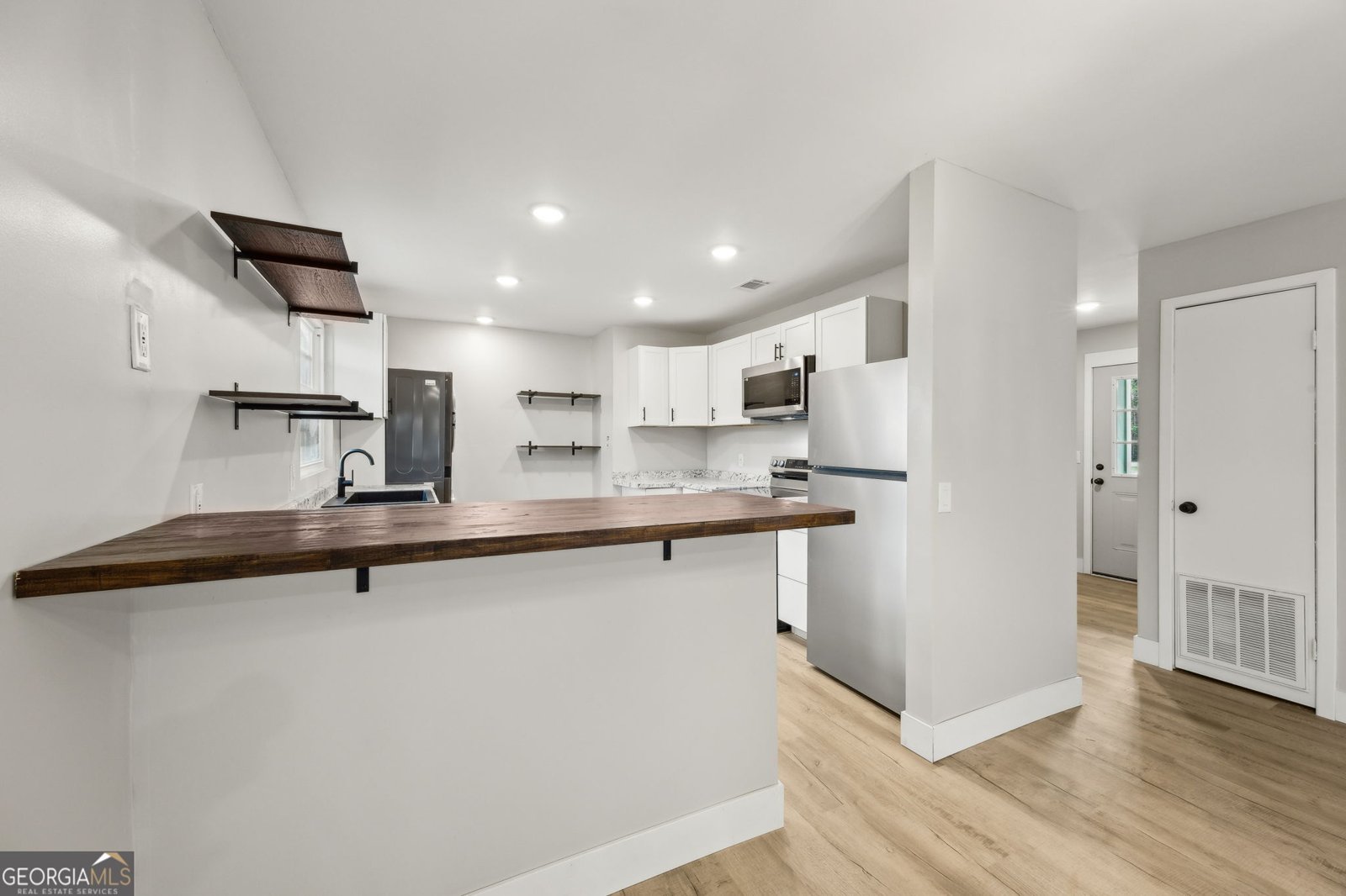 691 Douglas Drive Unit B St. Marys - 17