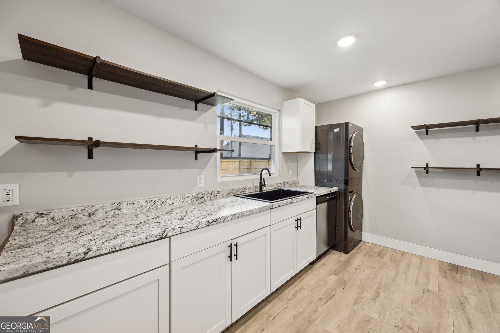 691 Douglas Drive Unit B St. Marys - 18