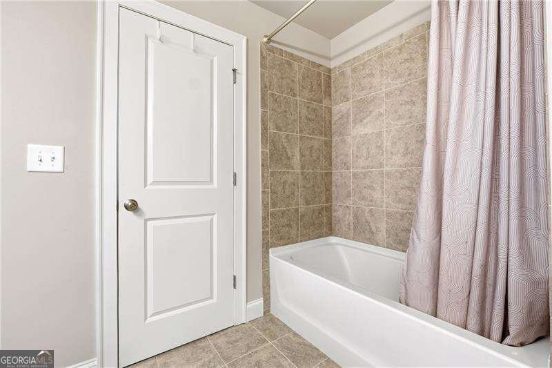 6605 Trailway Trace Cumming - 32